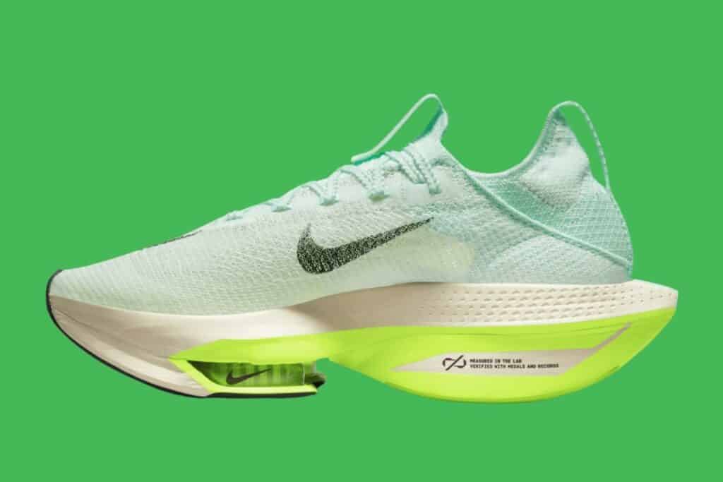  Nike Air Zoom Alphafly Next 2 vue sur la longueur de la mousse et de la plaque carbone