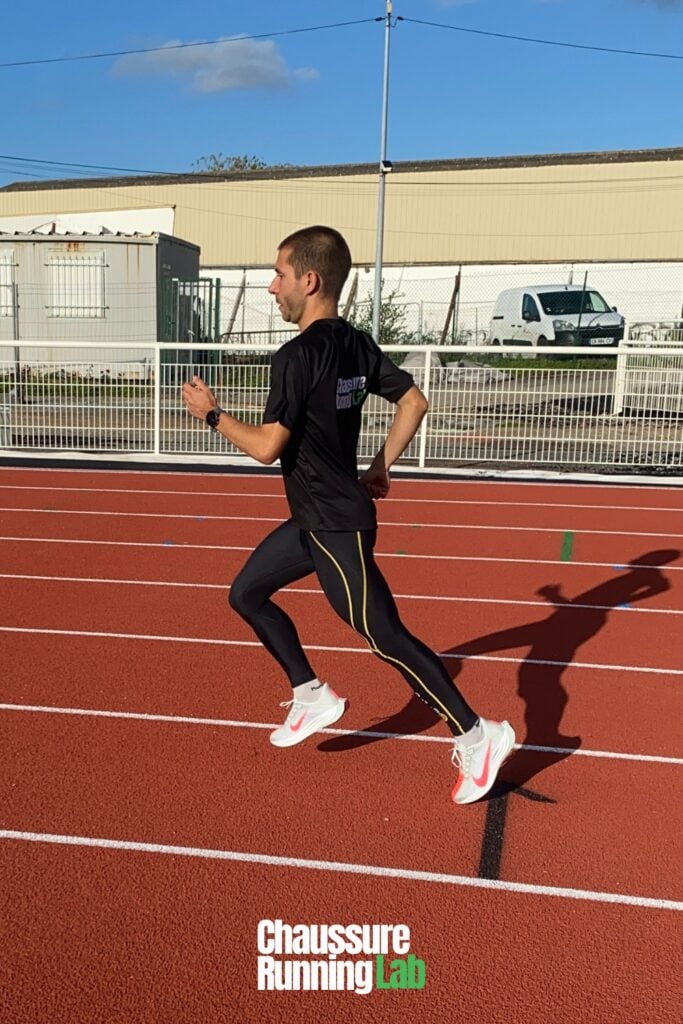 coureur portant Pegasus Plus Nike