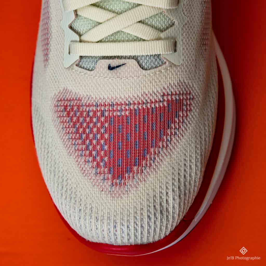 nike vomero 17 conception maille technique et lacets classiques