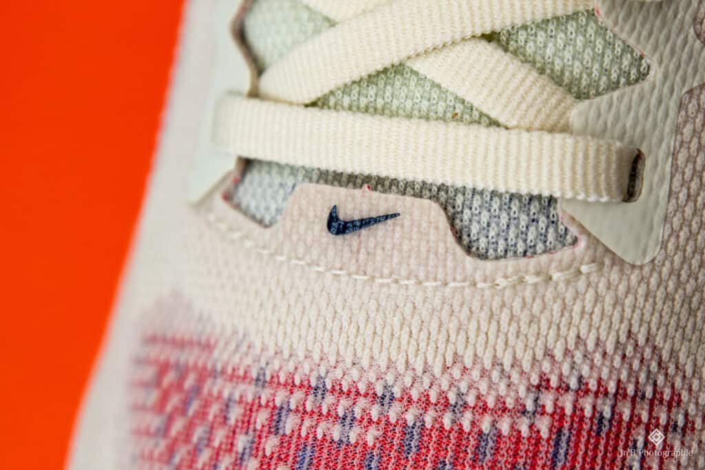 Nike Vomero 17 empeigne en gros plan