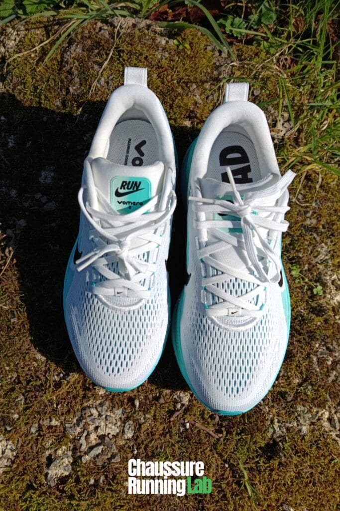 paire de chaussures de course sur route Nike Vomero 18