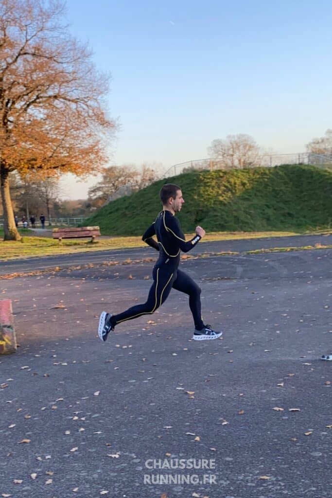 coureur portant On Cloudeclipse roulement facile
