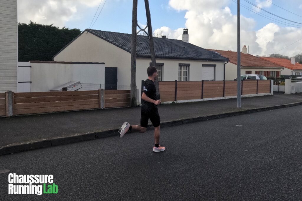 On Cloudsurfer 2 aux pieds