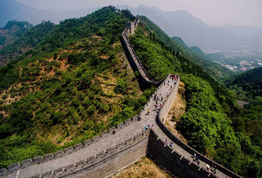 Le parcours du marathon le long de la Grande Muraille (vue de la fortification)