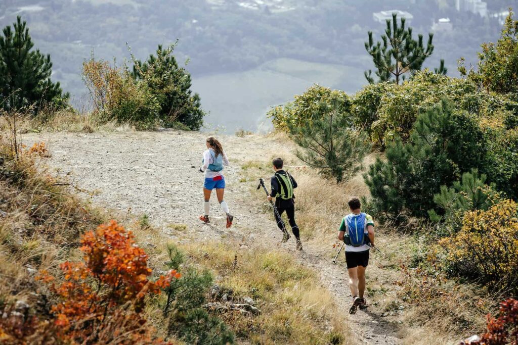 coureurs trail running participent à RUFA de patagonia : course endurance européenne caritative