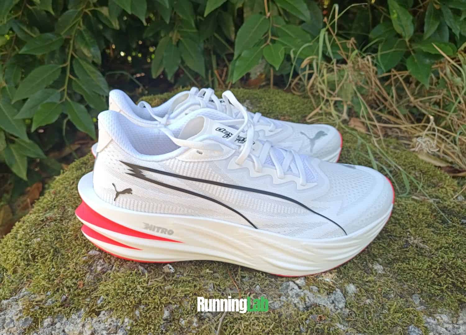 Paire de Puma Deviate Pure Nitro vue latérale