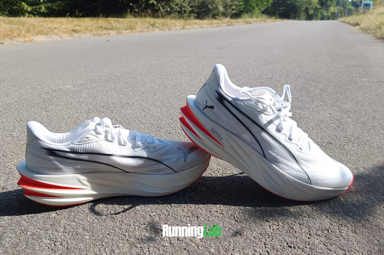 Les deux Puma Deviate Pure Nitro vues de dessus