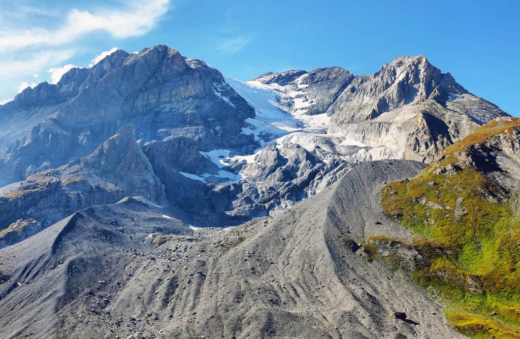 Pic de la Grande Casse à 3855m d'altitude et son glacier dans le parc national de la Vanoise, Alpes françaises, France