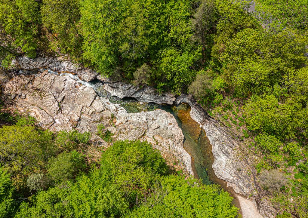 Vue sur la rivière Malzac sur le GR 70, Robert Louis Stevenson Trail, Cassagnas, Cévennes, France