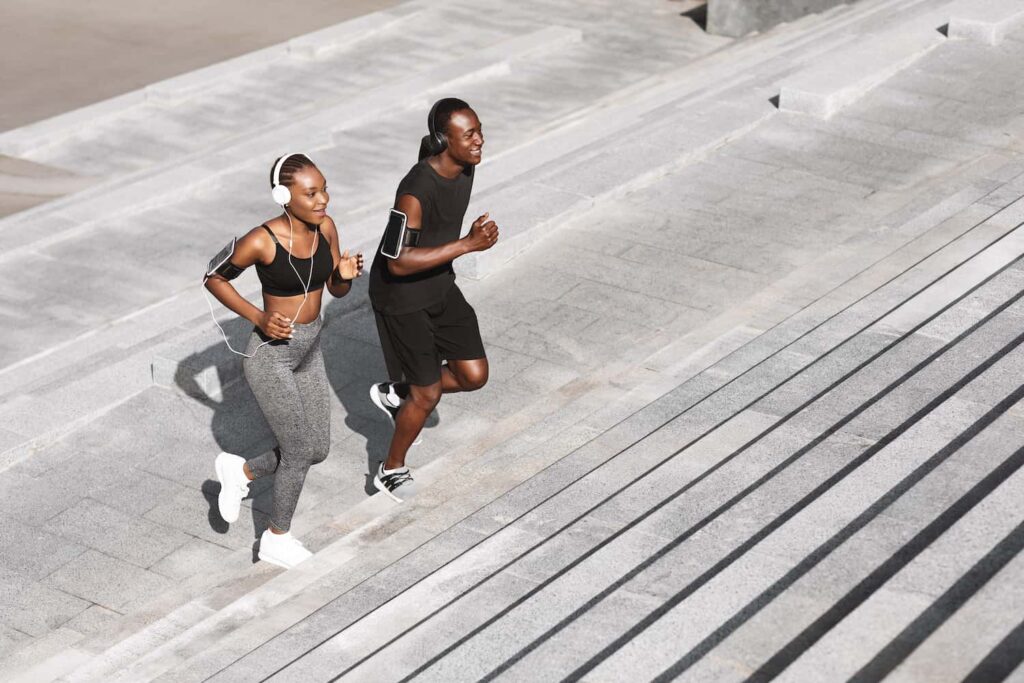 couple de runners sports d'endurance