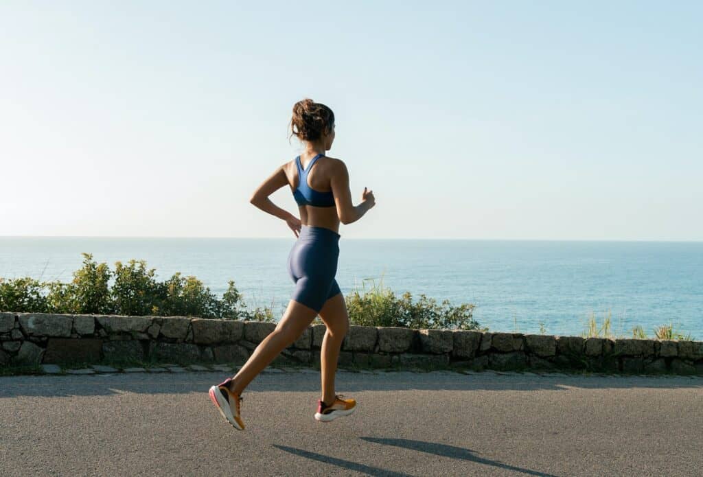 entrainement cardio en bord de mer (running)