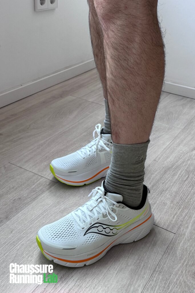coureur portant Saucony Guide 18