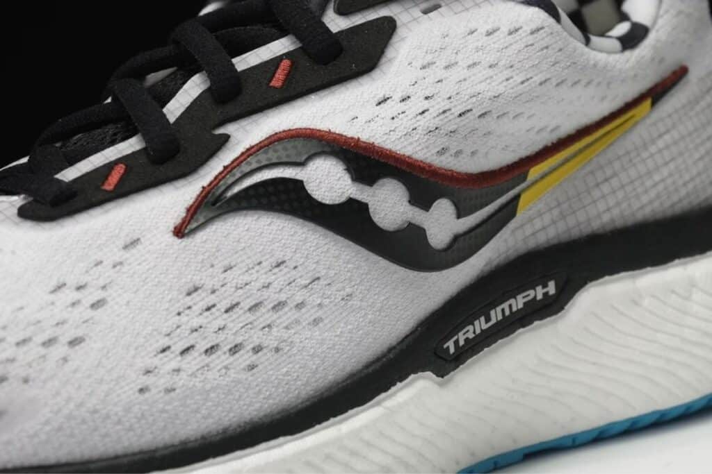 Saucony Triumph 19 gros plan