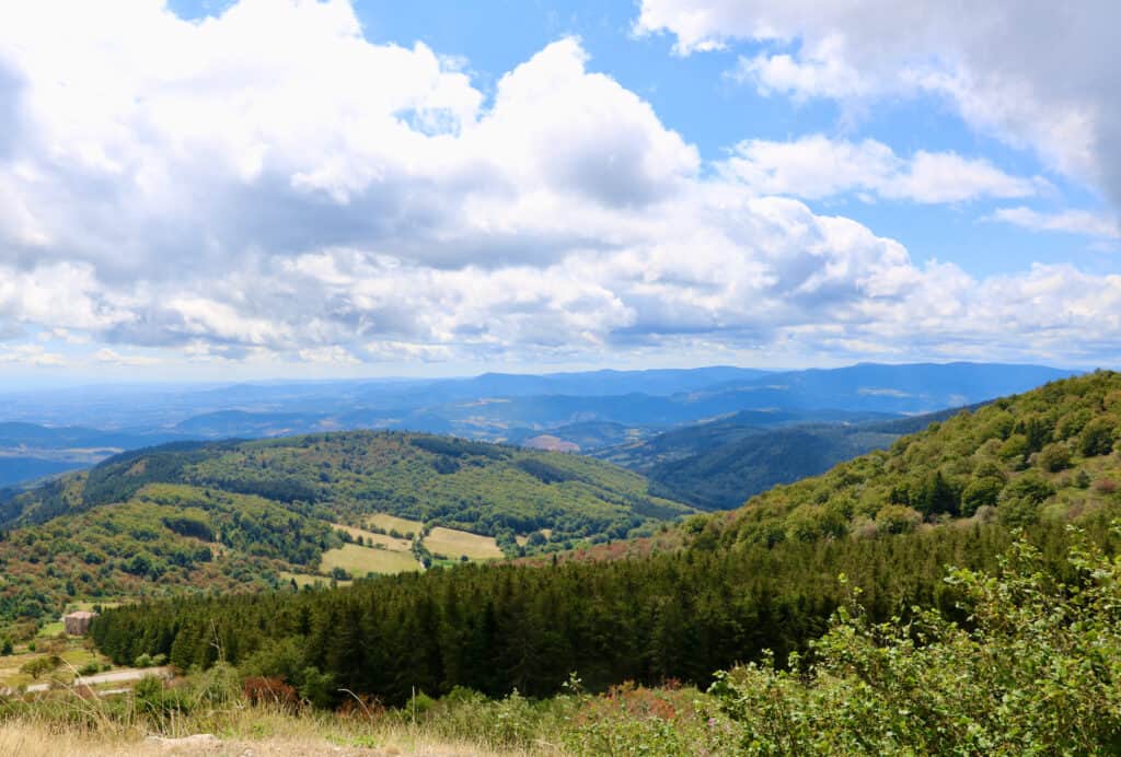Sentiers du Pilat. Un paysage de rêve pour la course à pied en pleine nature.