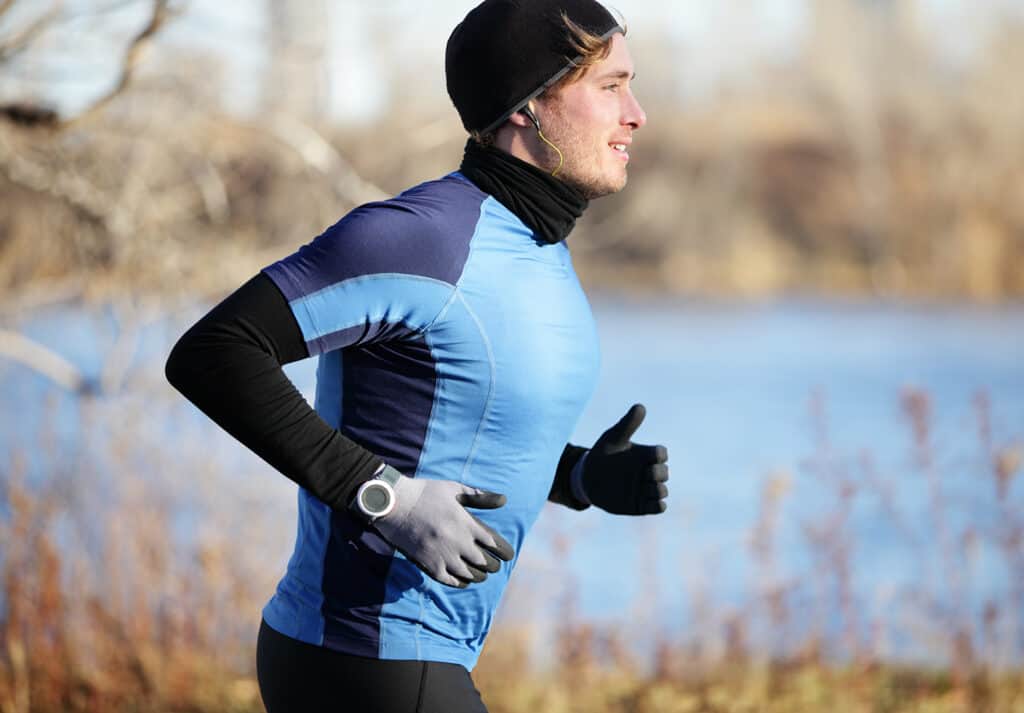 première couche de vêtements pour courir en hiver