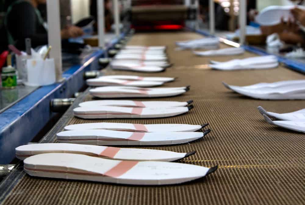 Usine production de chaussures