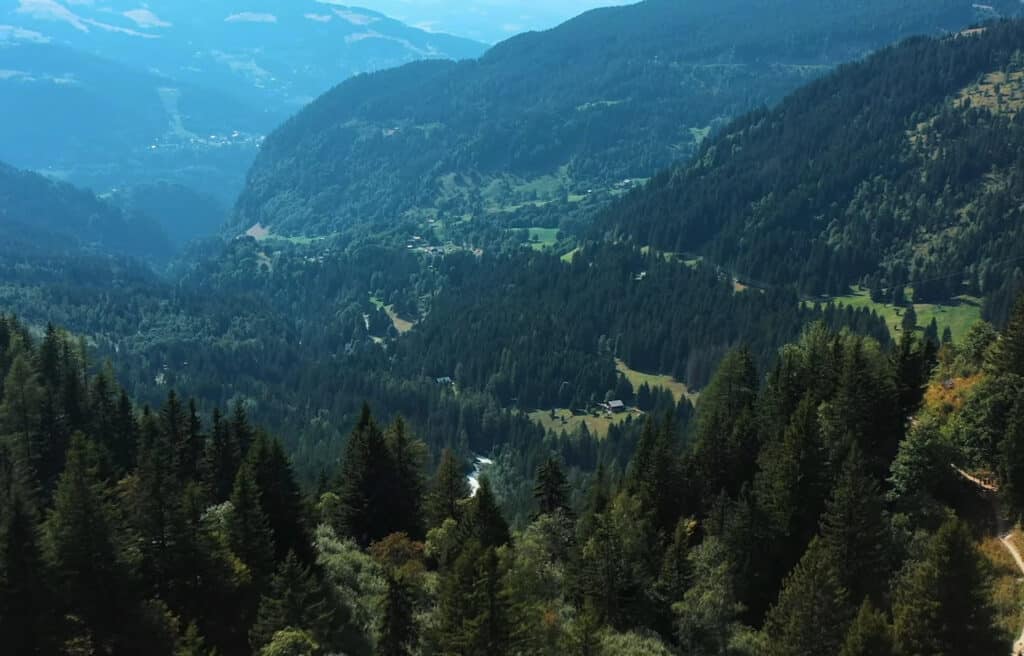Vue aérienne du paysage naturel du parcours OCC 55 km